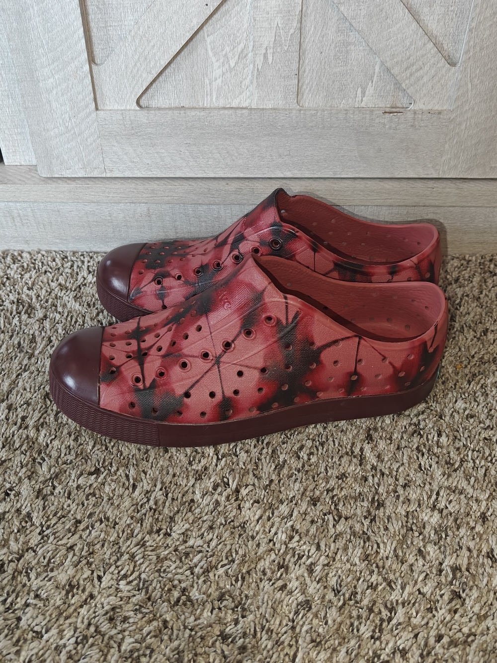 Native Jefferson Slip-On Sneakers Marble Burgundy Size 3 Youth Unisex - Picture 5 of 7